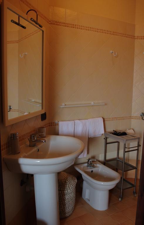 Вилла Cascina La Carlotta Castel Boglione Экстерьер фото