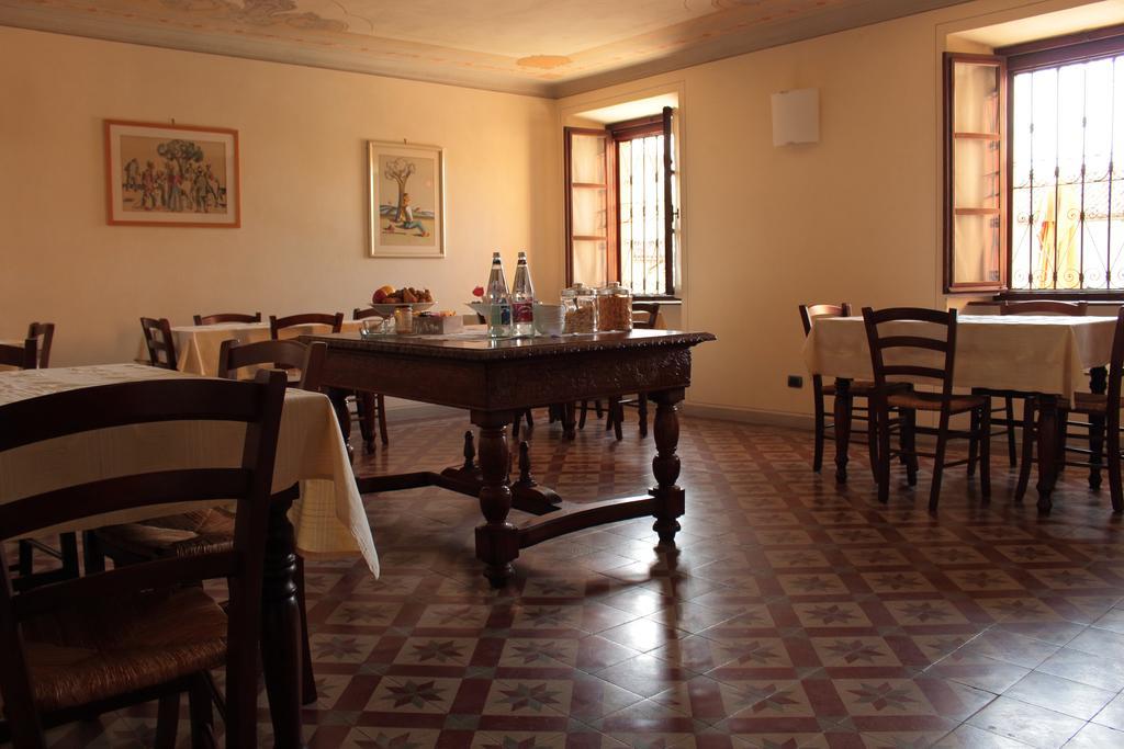 Вилла Cascina La Carlotta Castel Boglione Экстерьер фото