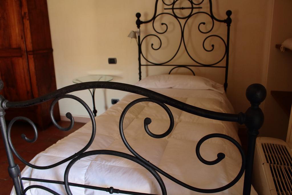 Вилла Cascina La Carlotta Castel Boglione Экстерьер фото