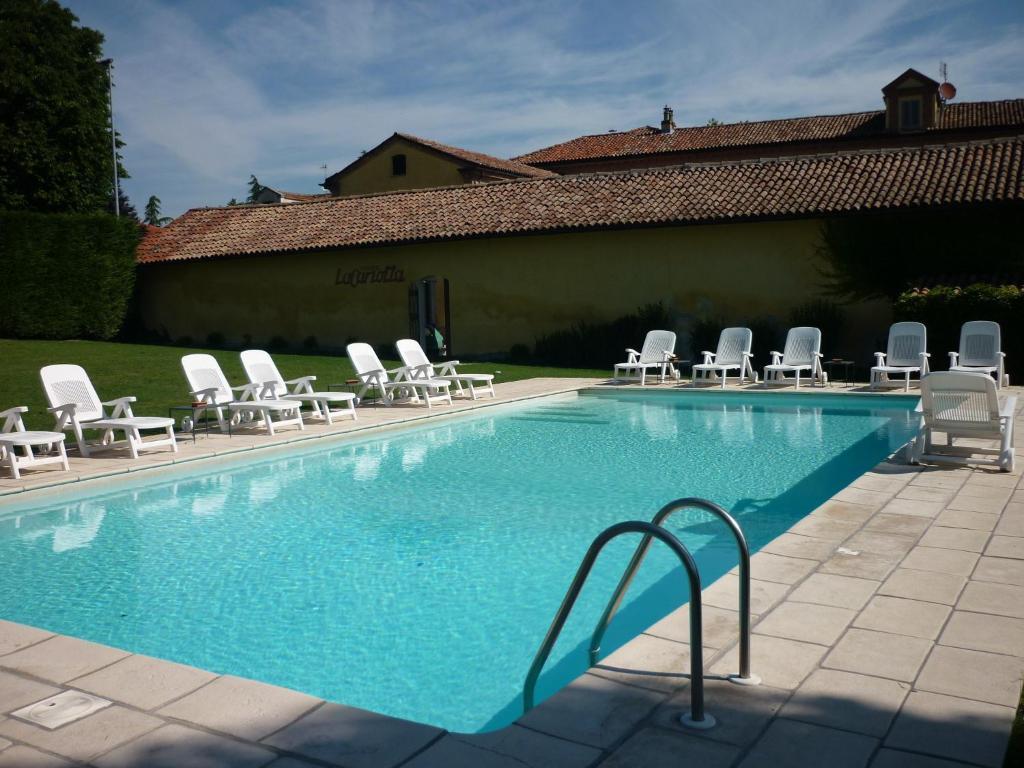 Вилла Cascina La Carlotta Castel Boglione Экстерьер фото