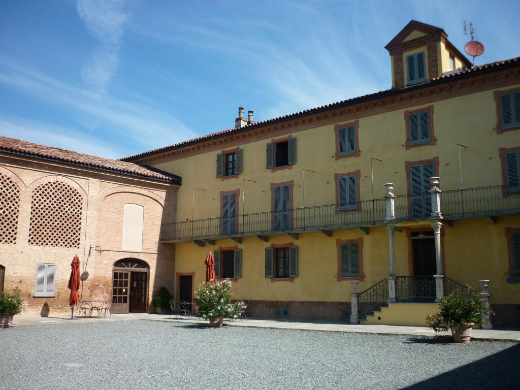 Вилла Cascina La Carlotta Castel Boglione Экстерьер фото